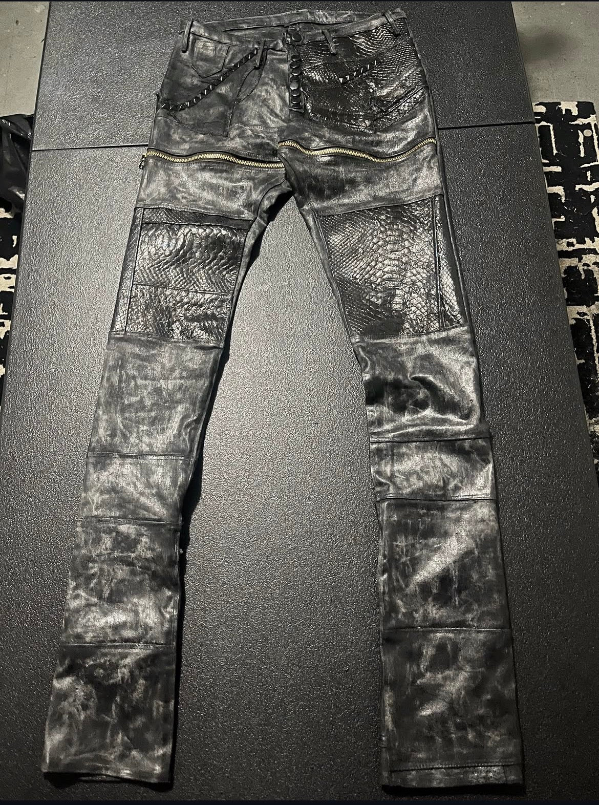 #000000